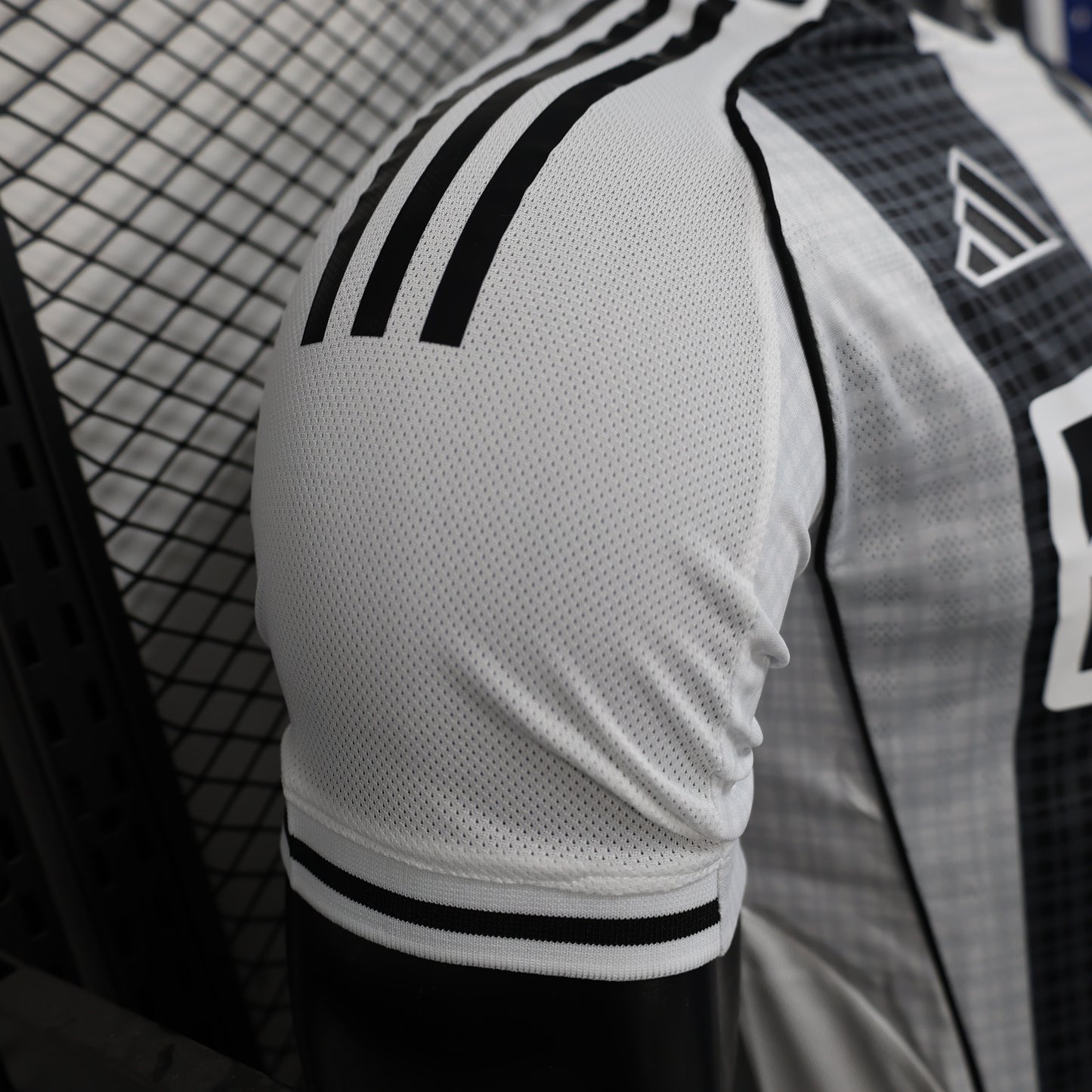 Newcastle United 25-26 Home Jersey