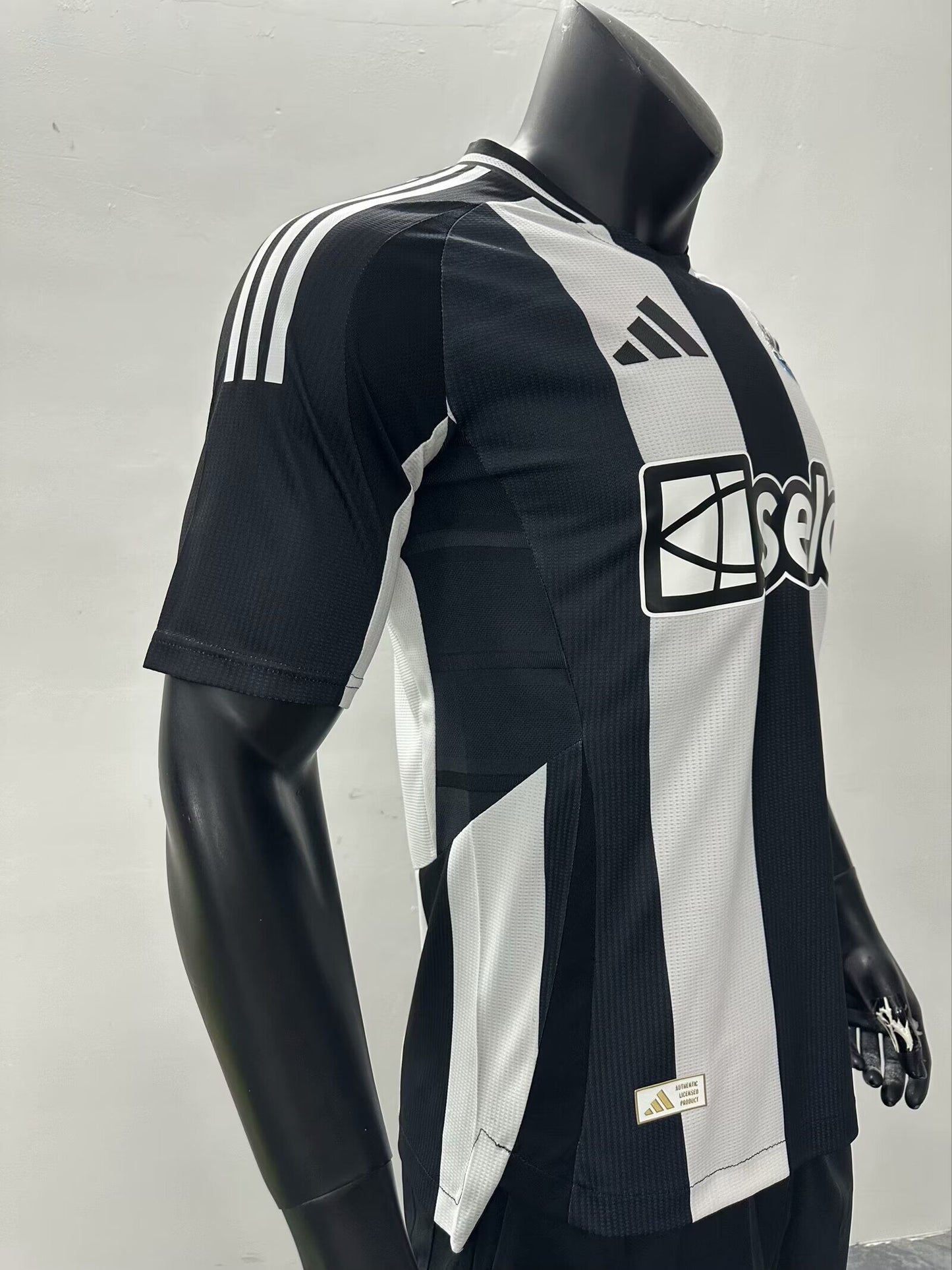 Newcastle United 24-25 Home Jersey