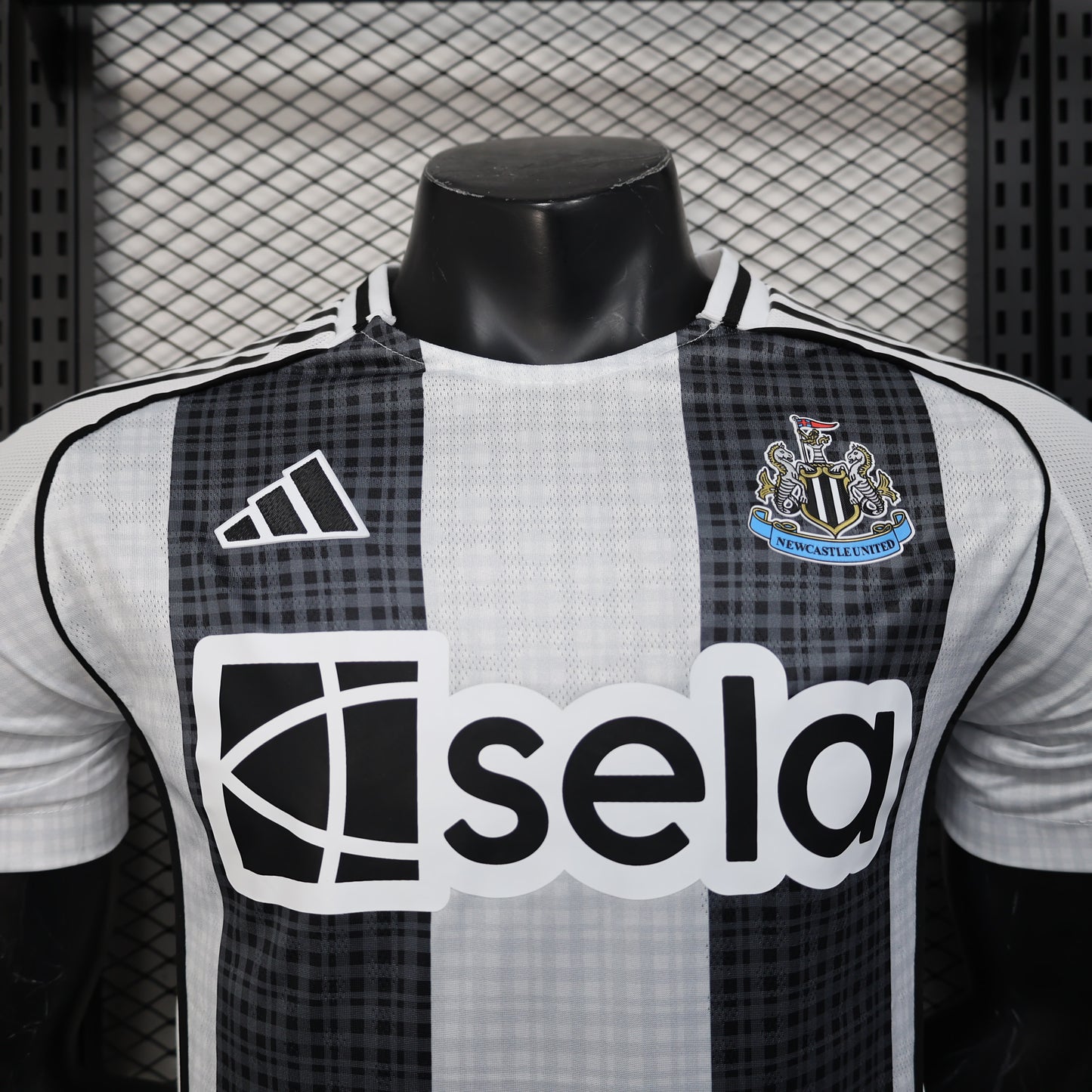 Newcastle United 25-26 Home Jersey