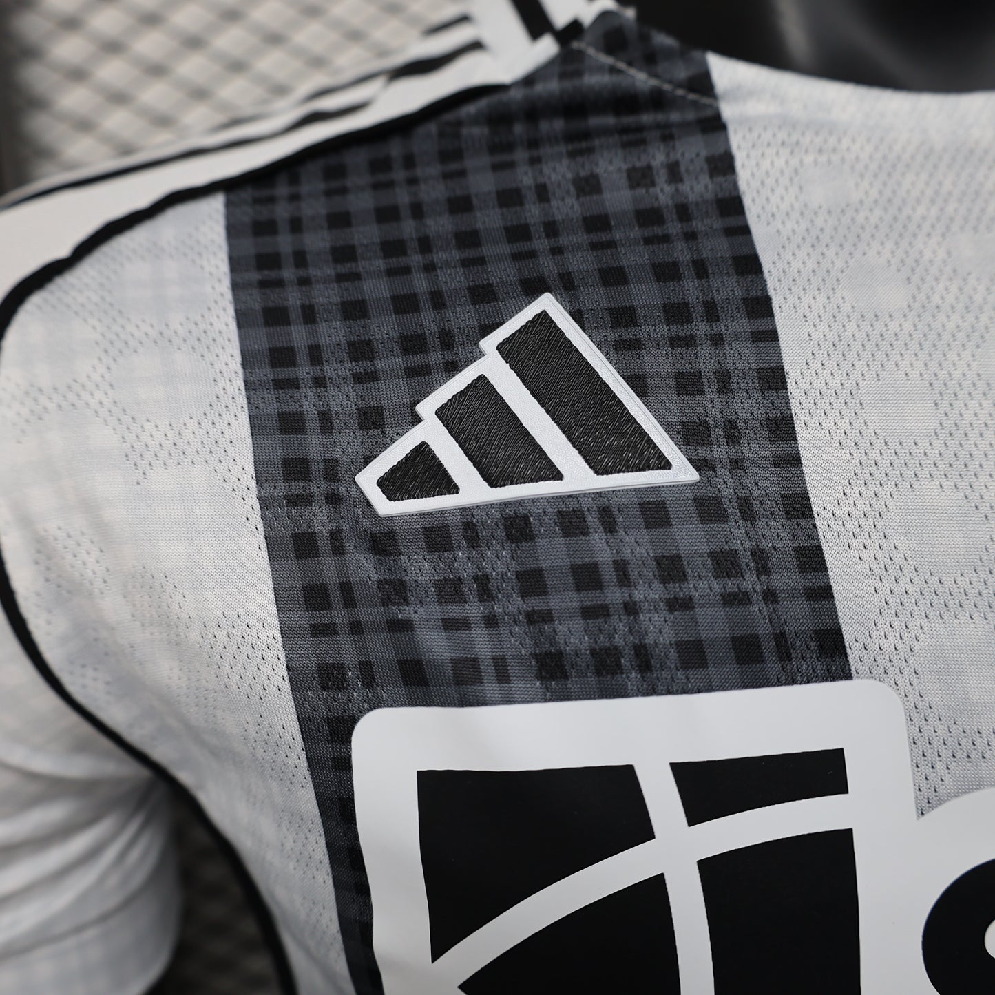 Newcastle United 25-26 Home Jersey