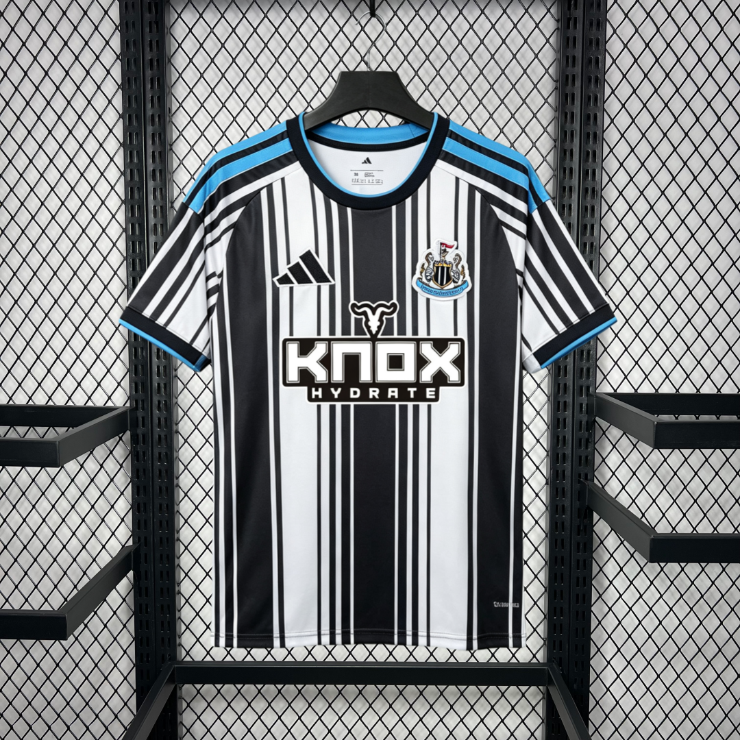 Newcastle United 26-27 Home Jersey