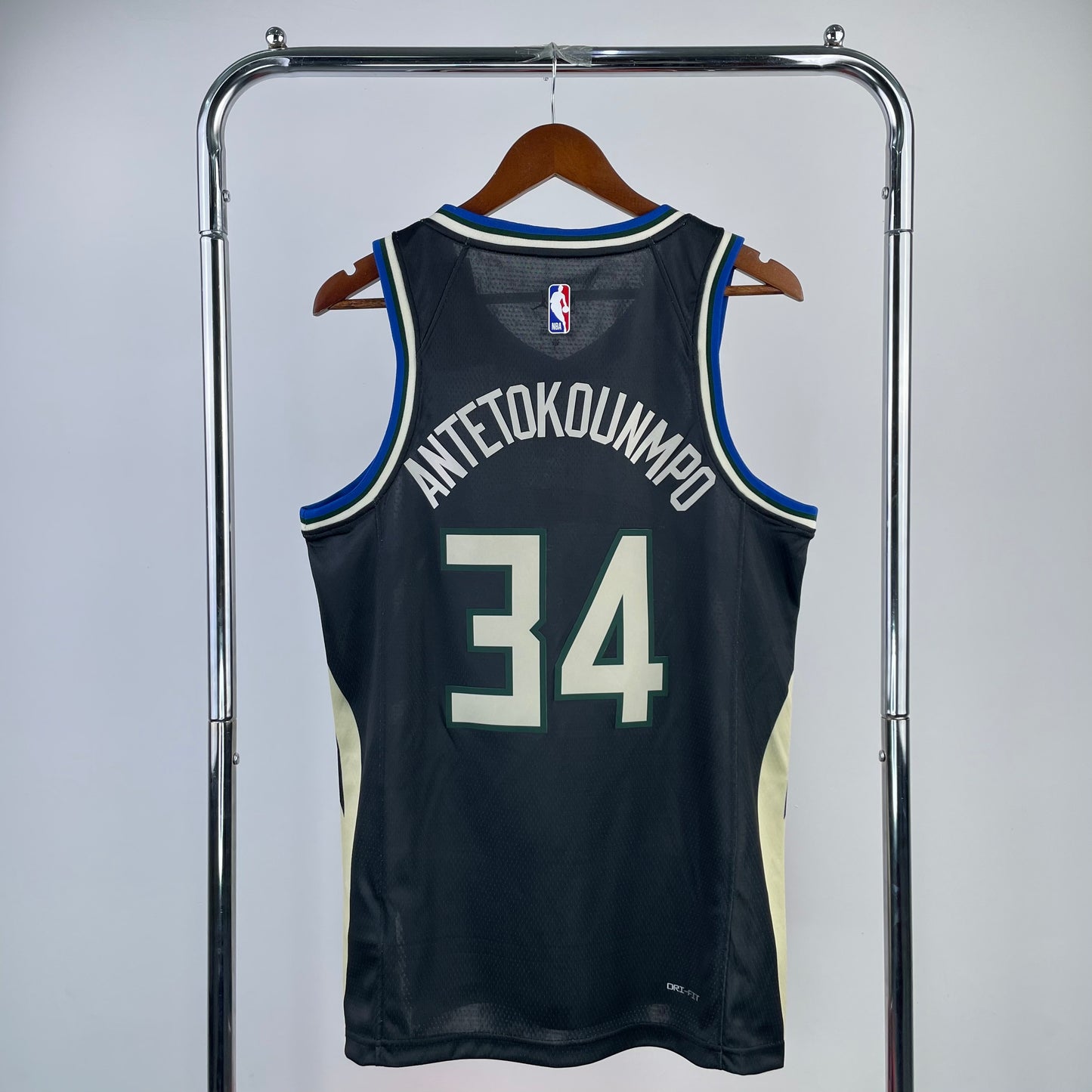 Milwaukee Bucks 22-23 Statement Edition Swingman Jersey