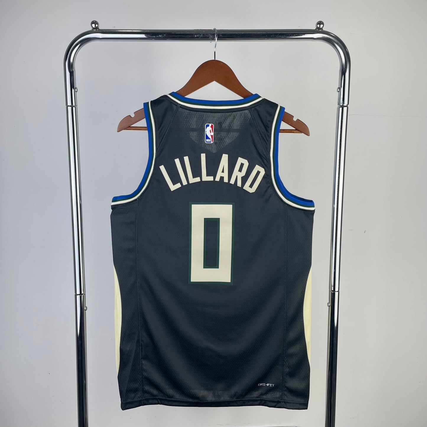 Milwaukee Bucks 22-23 Statement Edition Swingman Jersey