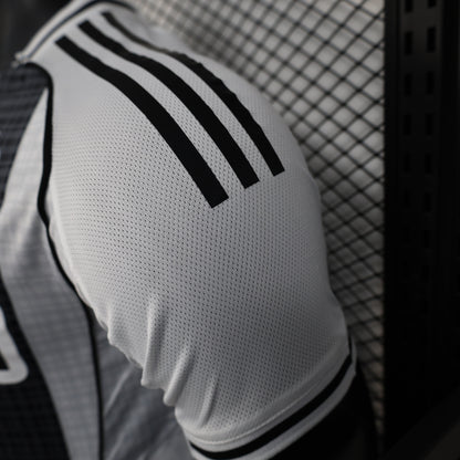 Newcastle United 25-26 Home Jersey