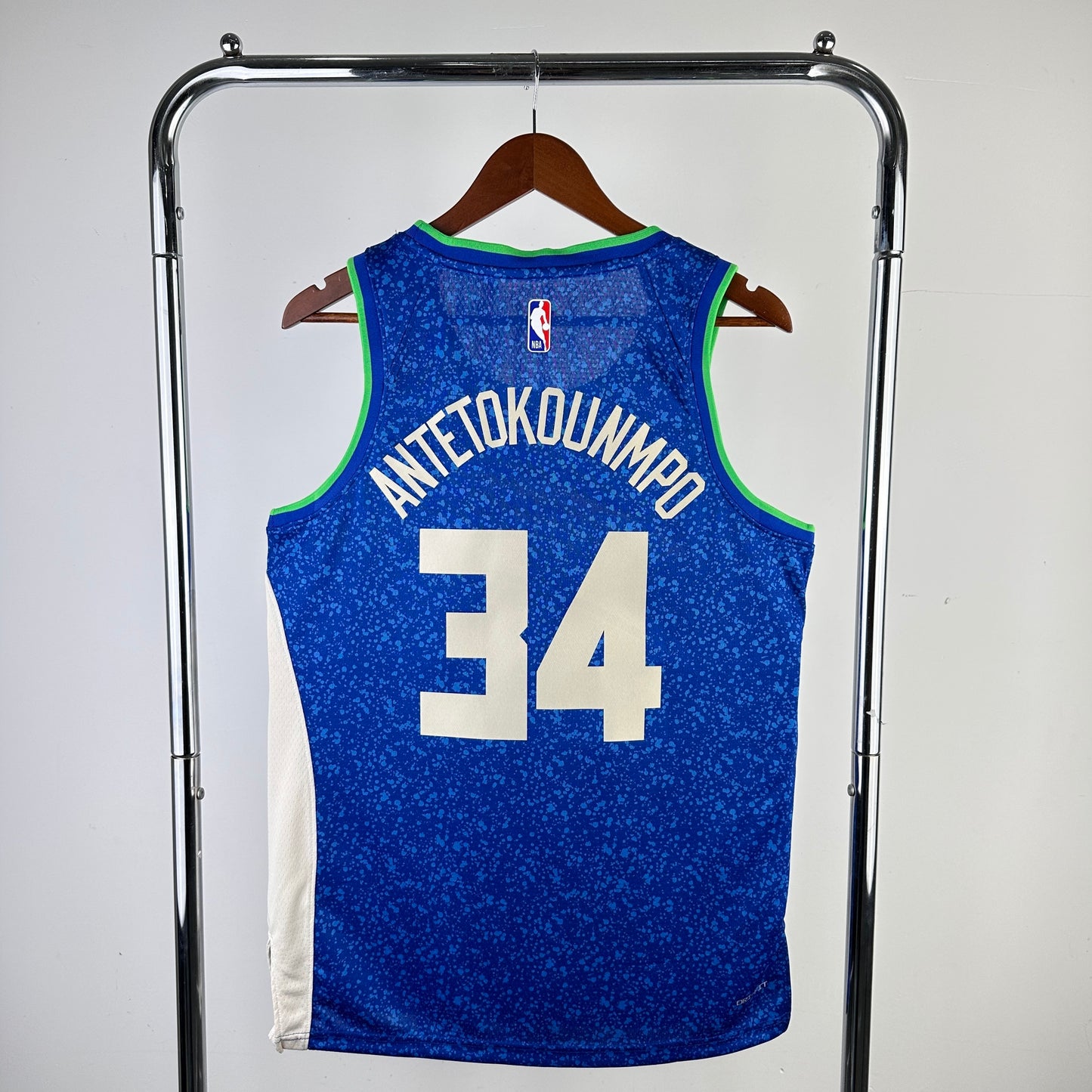 Milwaukee Bucks 23-24 Icon Edition Swingman Jersey